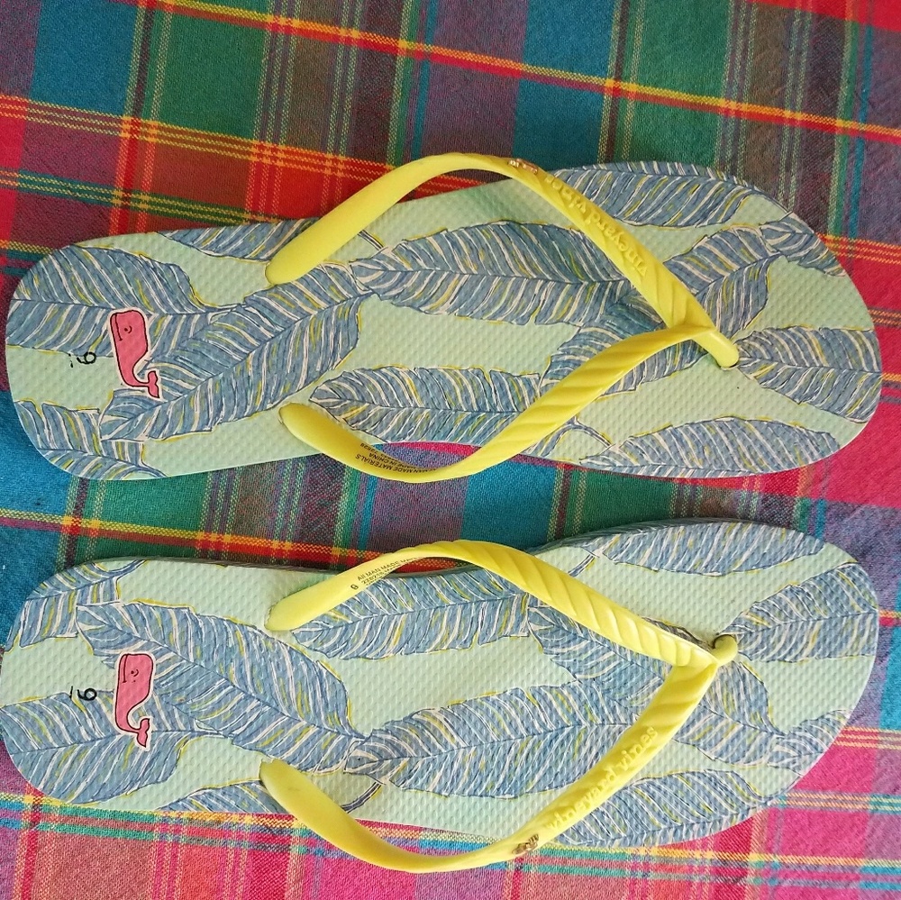vineyard vines flip flops